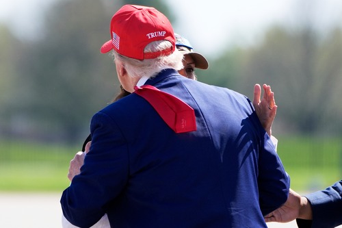Trump hugs Whitmer